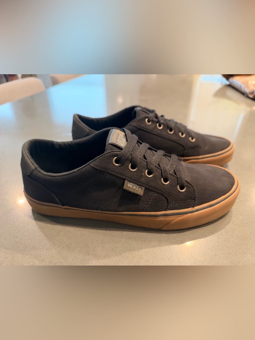 Vans Black Canvas Low-Top Sneakers with Gum Outsole Sz 10